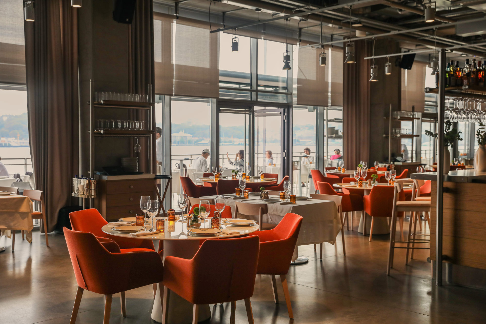 Cafes & Restaurants